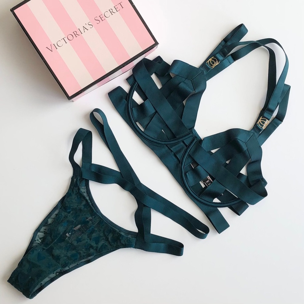 Victoria’s Secret green lingerie set - 34DD/MEDIUM